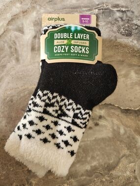 Airplus Women's Double Layer Cozy Socks - Black & White